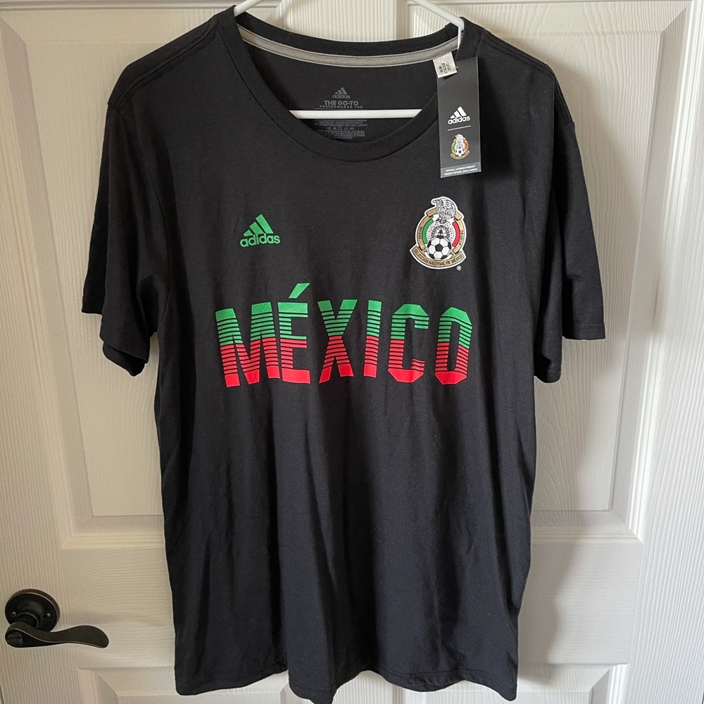 Adidas México Fútbol T-Shirt.